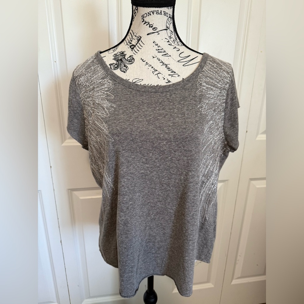 Rock & Republic Gray Tee with White Accents
